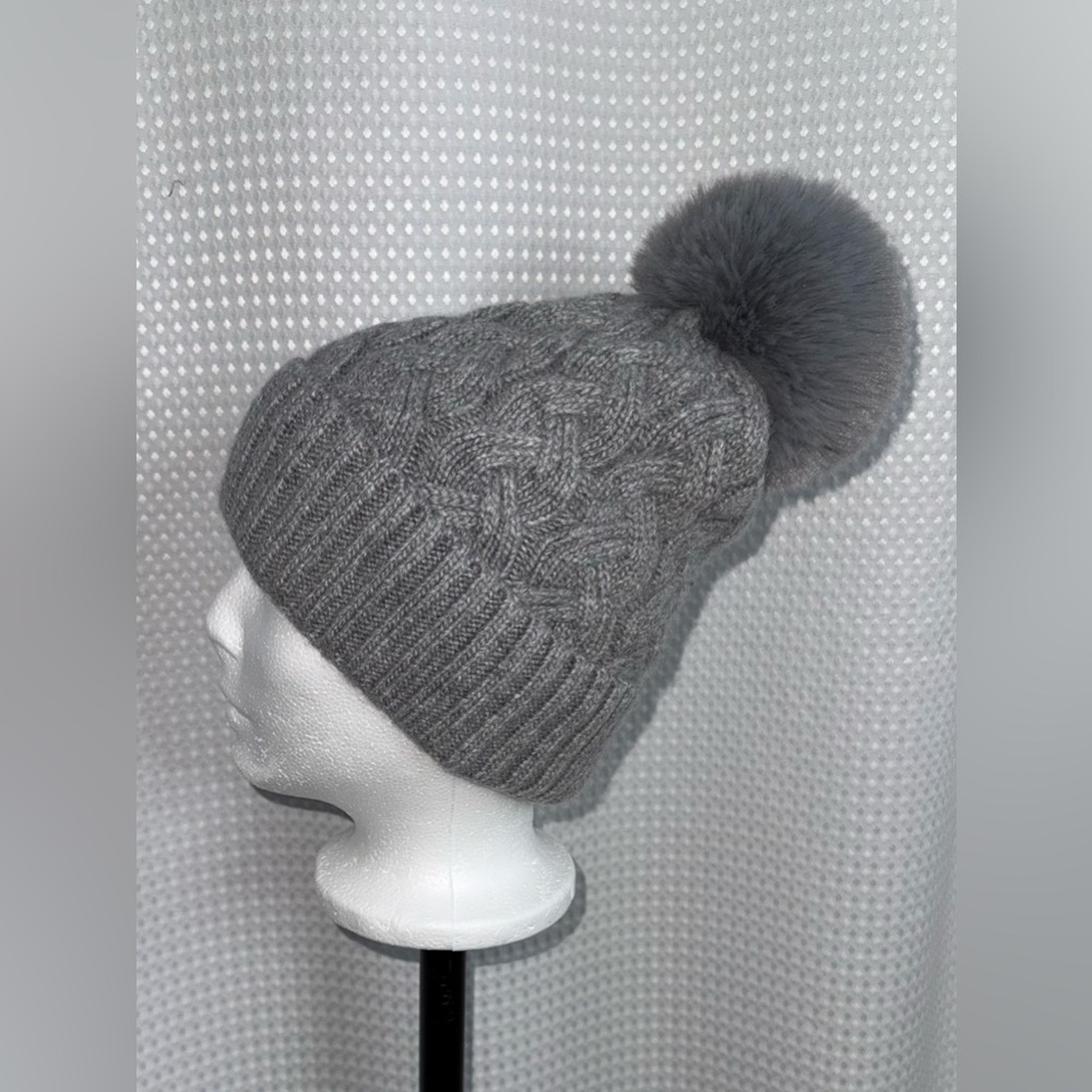 NORLA CANADA women’s‎ alpaca wool blend gray cable knit Toque with pompom